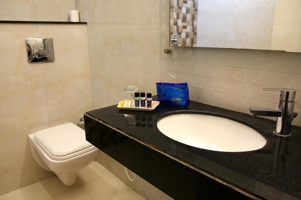 Kakarmatha Collection O 45990 Premiere Villa المظهر الخارجي الصورة