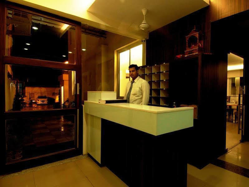 Kakarmatha Collection O 45990 Premiere Villa المظهر الخارجي الصورة