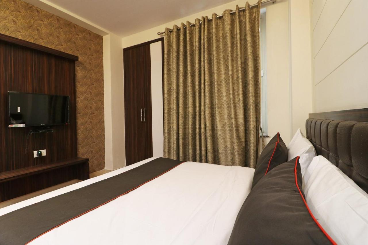Kakarmatha Collection O 45990 Premiere Villa المظهر الخارجي الصورة