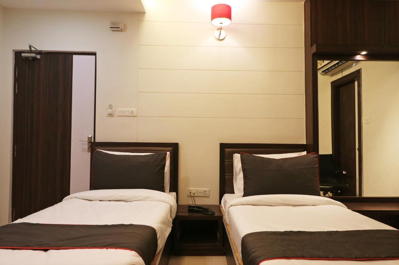 Kakarmatha Collection O 45990 Premiere Villa المظهر الخارجي الصورة